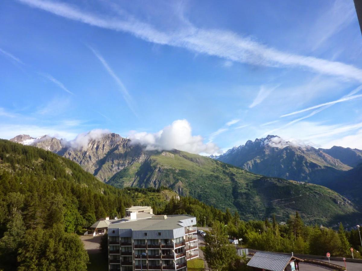 Skis Aux Pieds Station 1600 Sun Vallee Puy-Saint-Vincent Exterior foto